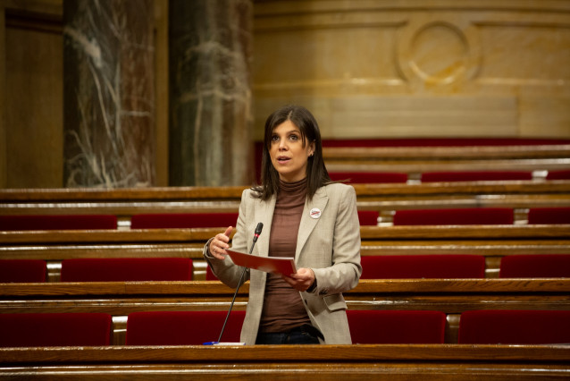 Archivo - La secretaria general adjunta y portavoz de ERC, Marta Vilalta interviene durante una sesión plenaria en el Parlament de Catalunya, en Barcelona, Catalunya, a 16 de diciembre de 2020.