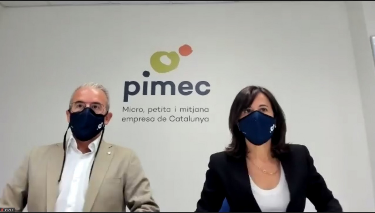 El secretario general de Pimec, Josep Ginesta, y la directora del área de trabajo, Sílvia Miró. A
