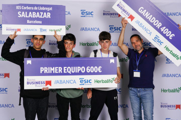 EuropaPress 5900183 tres jovenes barcelona sealzan victoria lacompeticion educativa