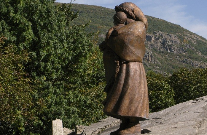 Monumento a las victimas de la catastrofe de Ribadelago