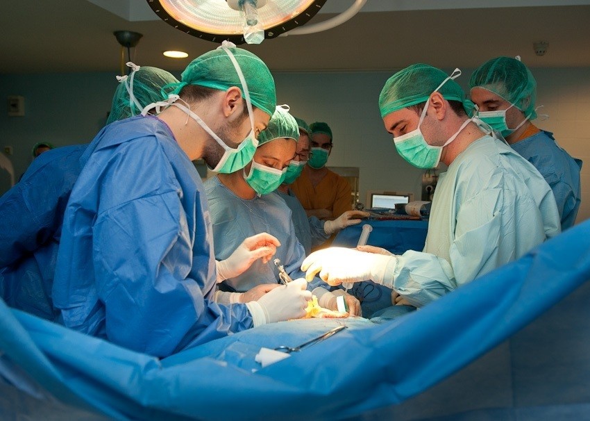 Implantaciu00f3n de una cirugu00eda de pru00f3tesis de pene ambulatoria