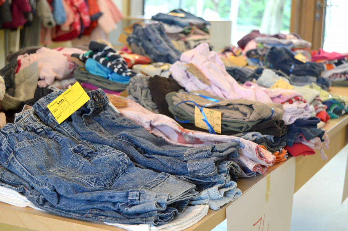 Abrera, solidaria, dona más de  kilos de ropa a Humana