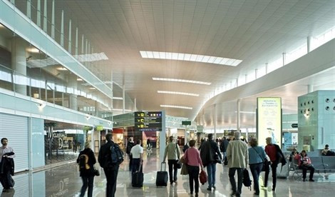 Las huelgas de Metro y de trabajadores de la limpieza del aeropuerto para el siguen adelante