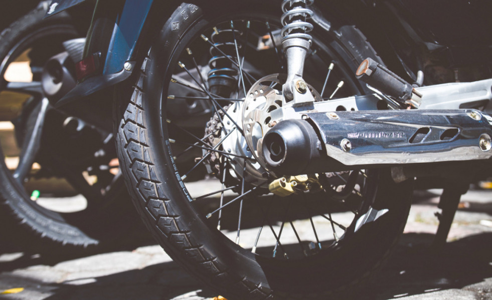 Motos