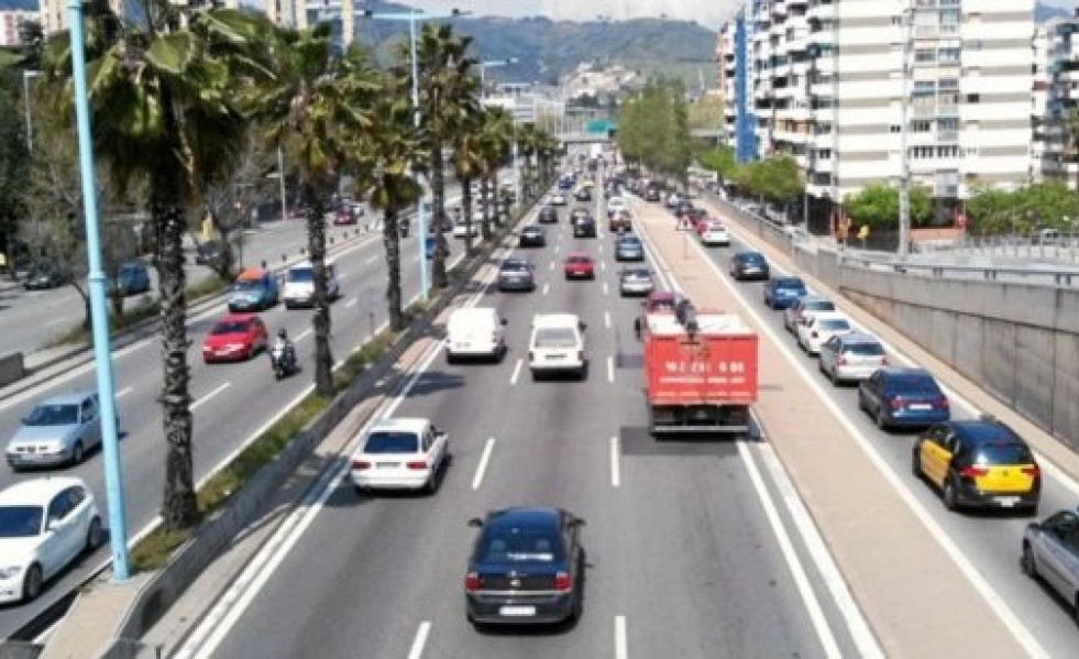 Marcha lenta de camiones en las rondas