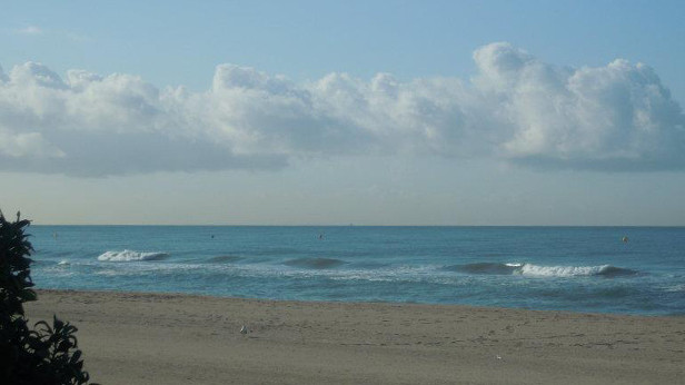 La borrasca Leonardo impacta en el Baix Llobregat: activado el aviso rojo por oleaje