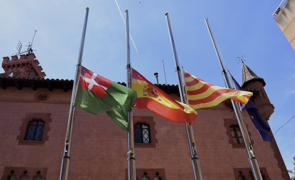 Banderas media asta viladecans