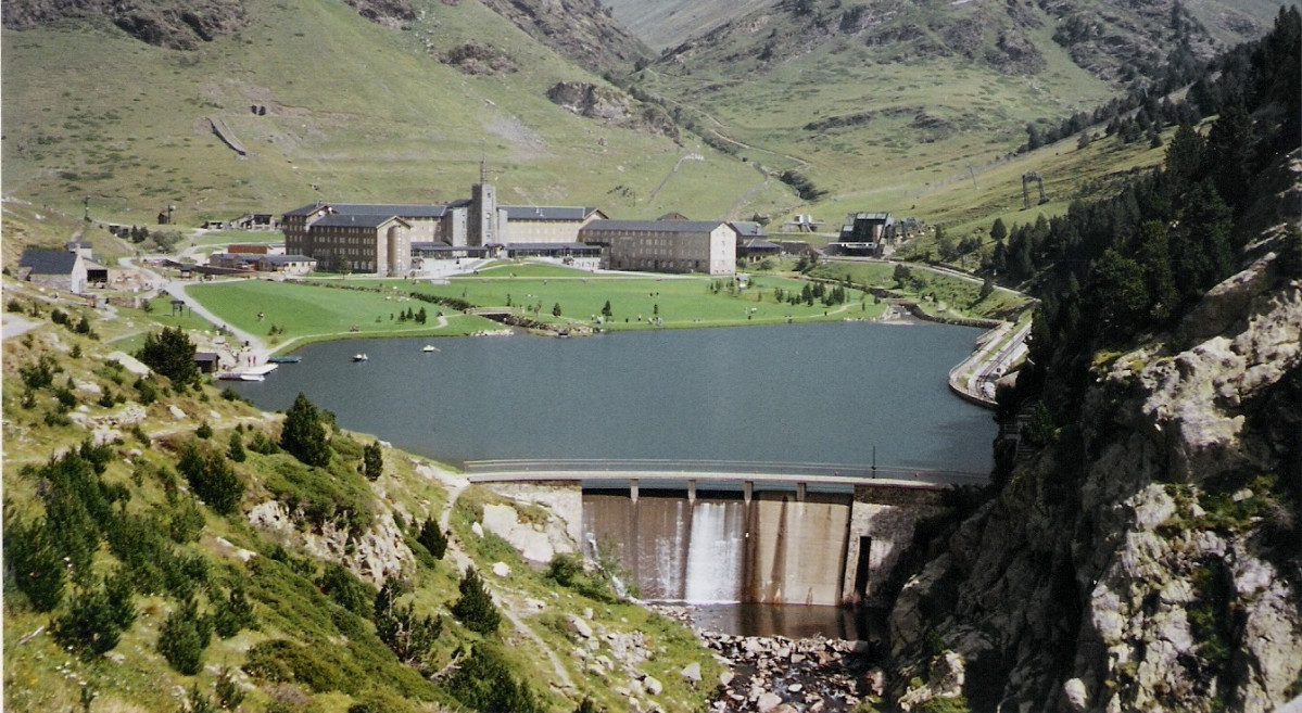 Santuario y embalse nuria