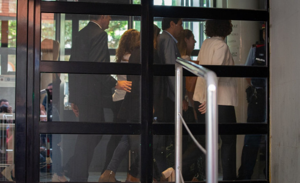 ShakiraentrandoeneljuzgadodeEsplugues