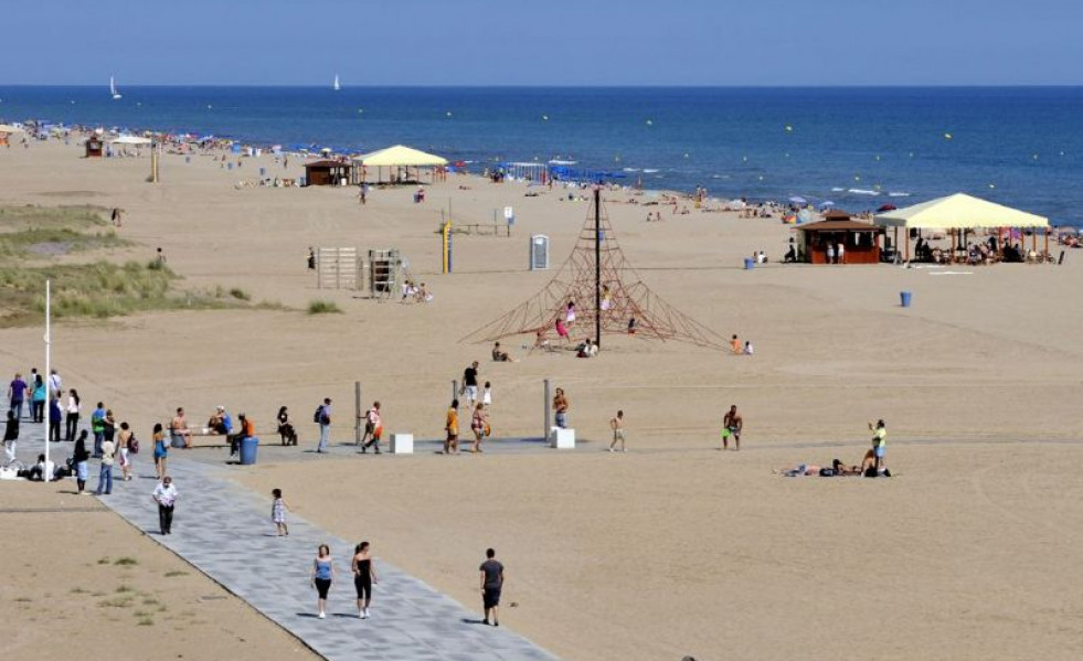 Paseo maritimo playa castelldefels
