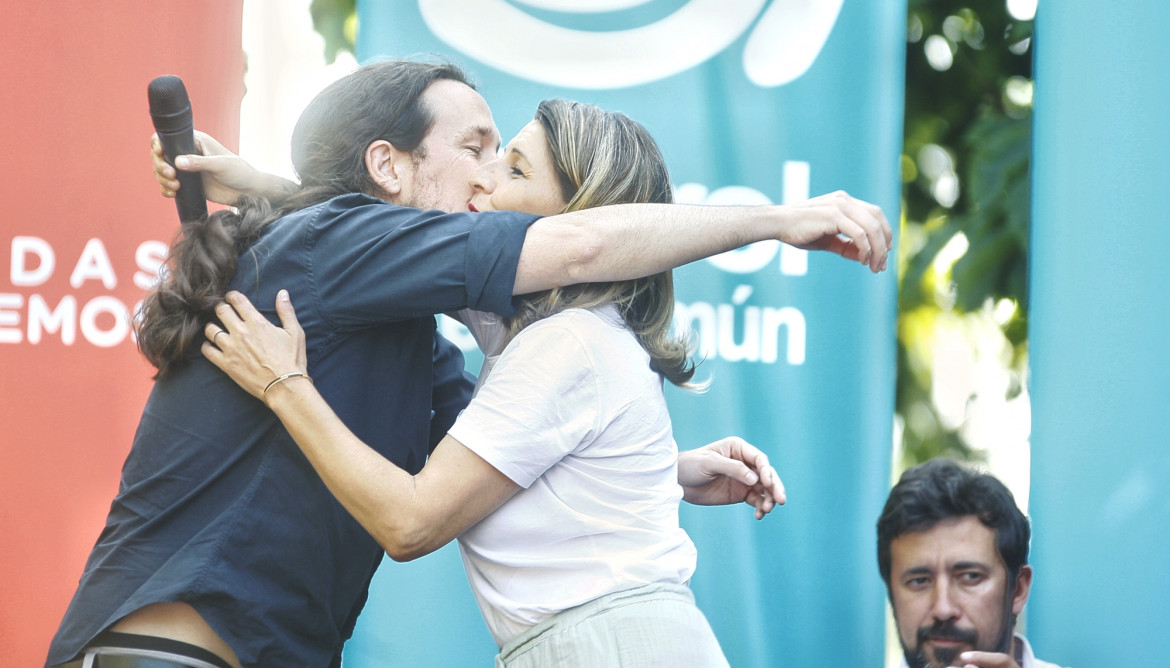 O líder de Podemos, Pablo Iglesias, e a candidata galega de En Comun Unidas Podemos,Yolanda Diaz, interveñen no acto de Podemos en Ferrol, Galicia
