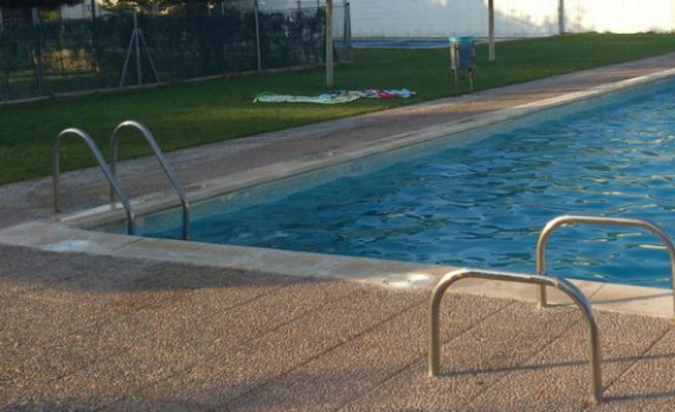 Piscina club tenis laserreta