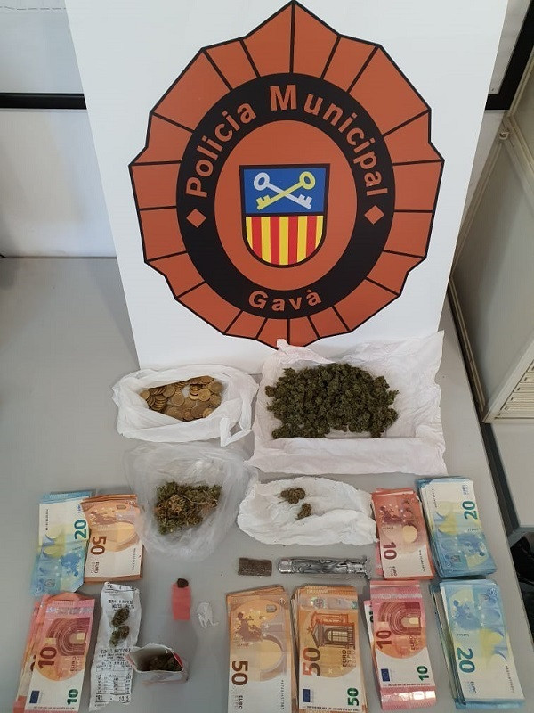 La Policía Municipal de Gavà (Barcelona) desmantela un punto de tráfico de drogas