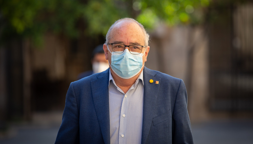 El conseller de Educación de la Generalitat, Josep Bargalló, a su llegada al Palau de la Generalitat el segundo día de la Fase 2 en Catalunya para celebrar el primer Consell Executiu presencial