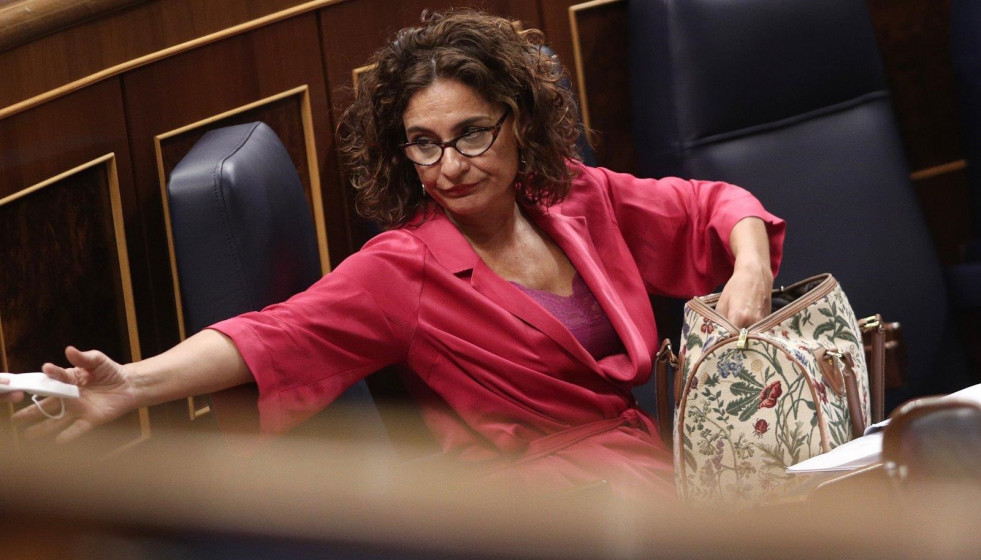 La ministra de Hacienda, María Jesús Montero, en el Pleno del Congreso