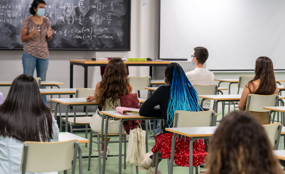 Alumnos del primer curso de la Escuela de Ingenieros de Sevilla en las aulas habilitadas donde se cumple todas las medidas por el Covid-19. Sevilla a 28  de septiembre 2020