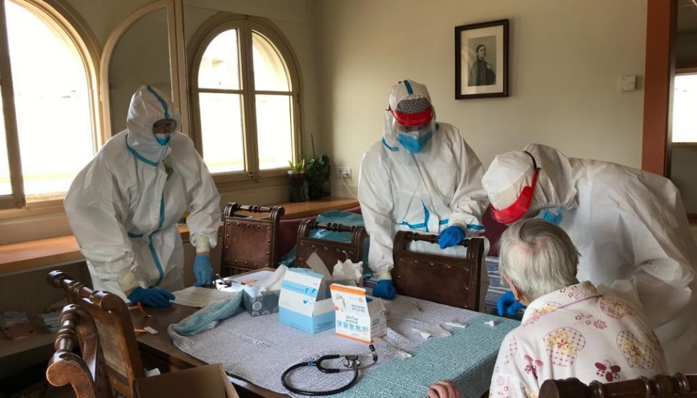 Profesionales de la atención primaria visitan usuarios de residencias de Girona