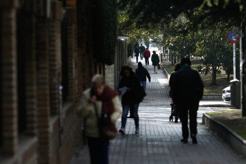 Gente paseando, paseo, caminando, andando