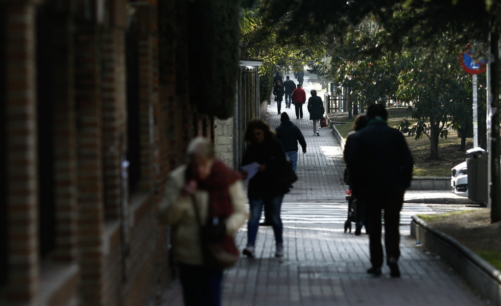 Gente paseando, paseo, caminando, andando