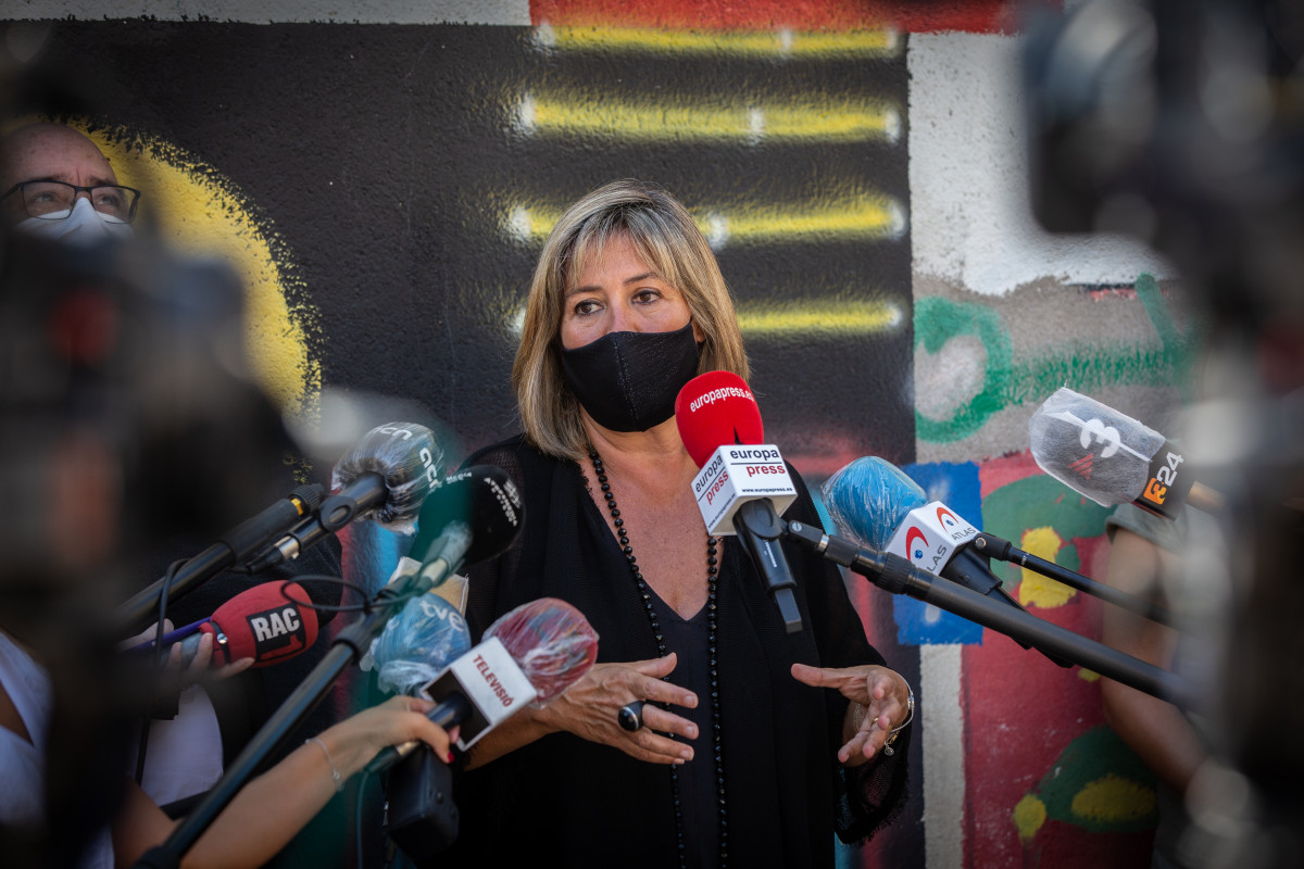 La alcaldesa de L'Hospitalet de Llobregat, Núria Marín, realiza declaraciones ante los medios de comunicación en la escuela Ruyra, en L'Hospitalet de Llobregat (Barcelona/Cataluña/España) a 14 de septiembre de 2020 (ARCHIVO).