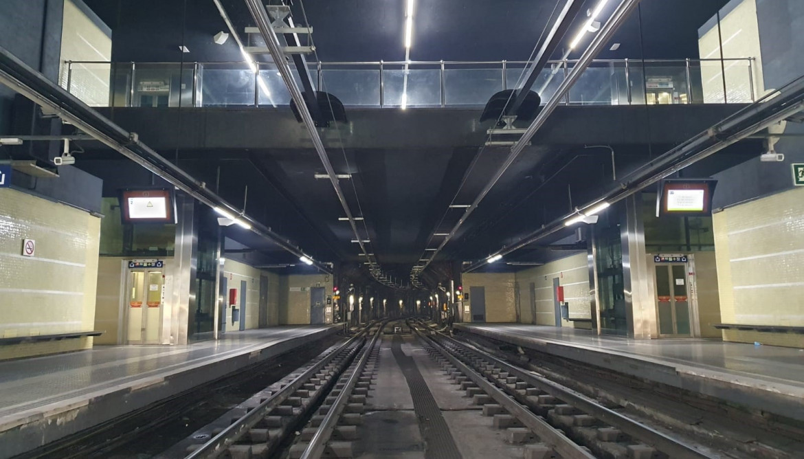 Catenaria fija en la línea Llobregat-Anoia de los Ferrocarrils de la Generalitat de Catalunya (FGC).