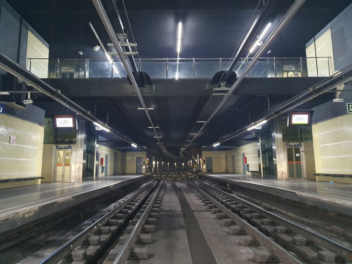 Catenaria fija en la línea Llobregat-Anoia de los Ferrocarrils de la Generalitat de Catalunya (FGC).