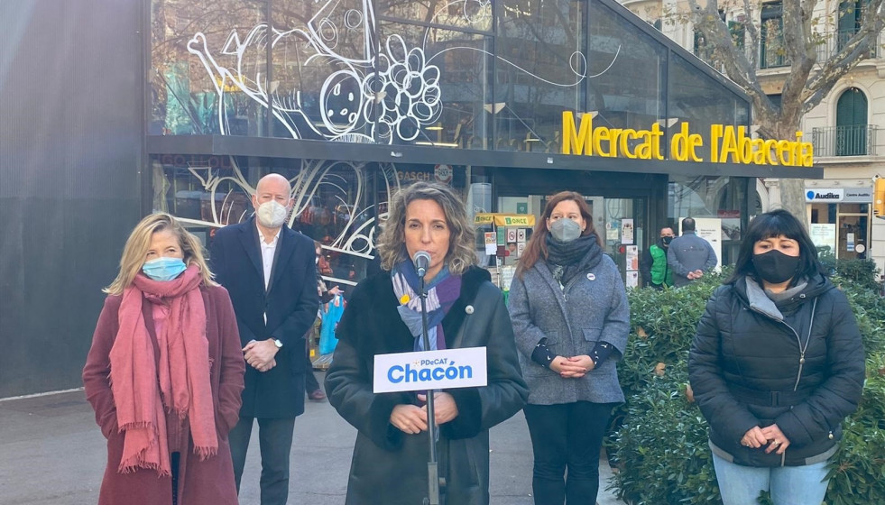 La candidata del PDeCAT a las elecciones, Àngels Chacón, y la número dos, Joana Ortega