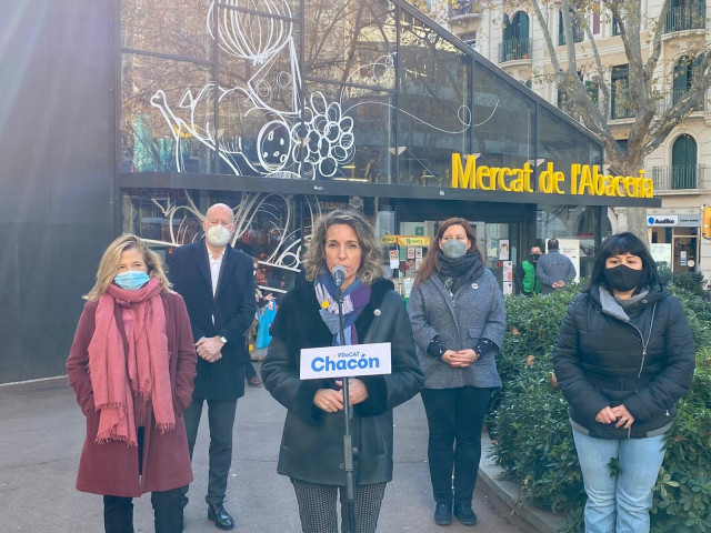 La candidata del PDeCAT a las elecciones, Àngels Chacón, y la número dos, Joana Ortega