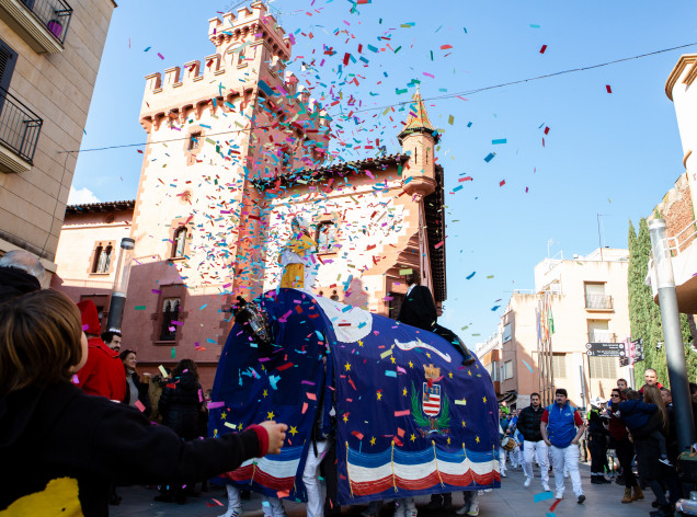 Cercavila del mamut de viladecans by victor crespo 51a1728