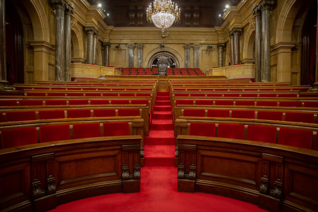 Hemiciclo del Parlament vacío antes del inicio de una sesión plenaria, en Barcelona, Catalunya (España), a 7 de julio de 2020.