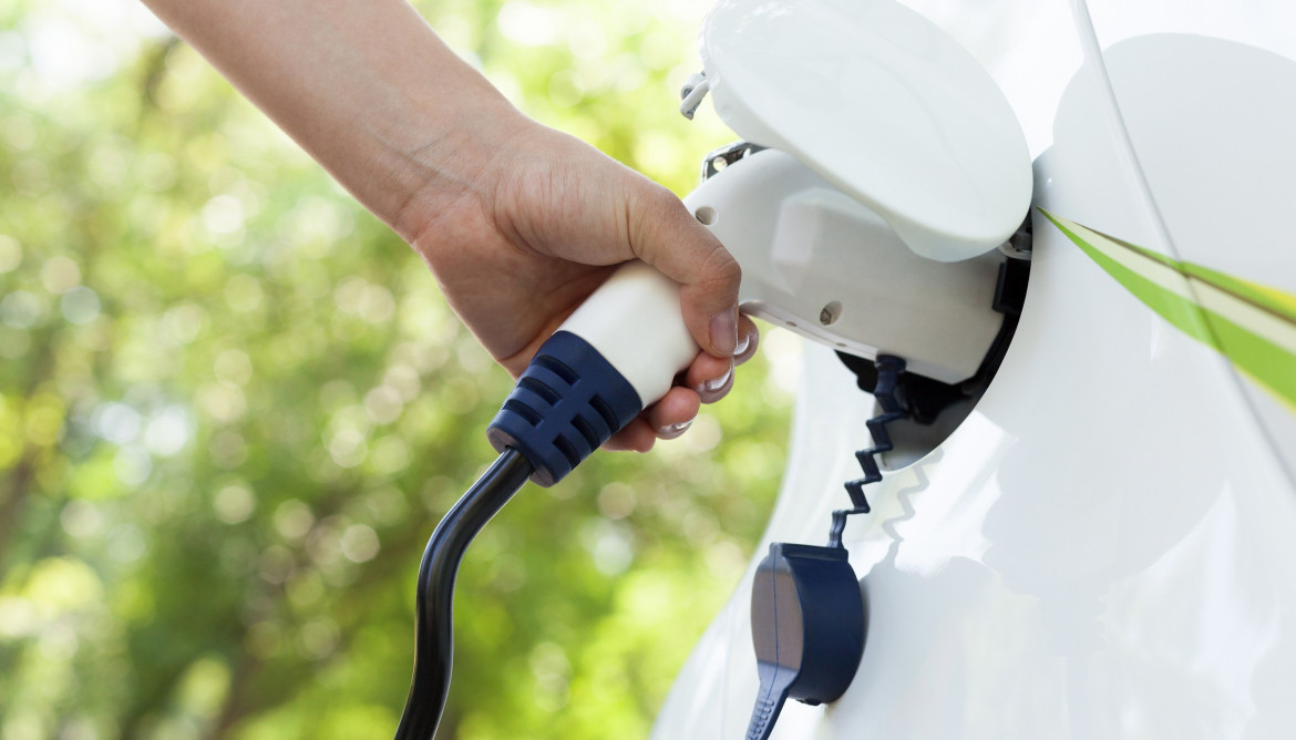 La Comunitat cuenta con 1.020 puntos de recarga para vehículos eléctricos de uso público y duplica el objetivo para 2020