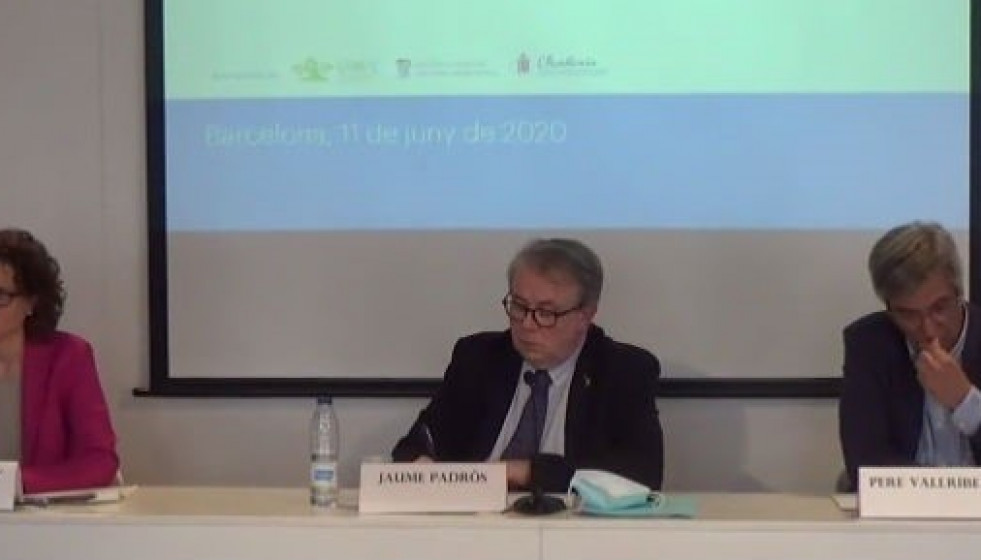 La presidenta del Coib, Paola Galbany, el presidente del Col·legi de Metges de Barcelona (Comb), Jaume Padrós, y el presidente de la SCGC, Pere Vallribera.