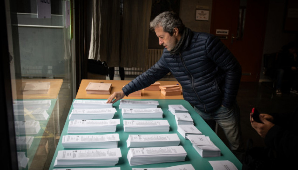 EuropaPress 2478566 papeletas 10n colegio barcelona