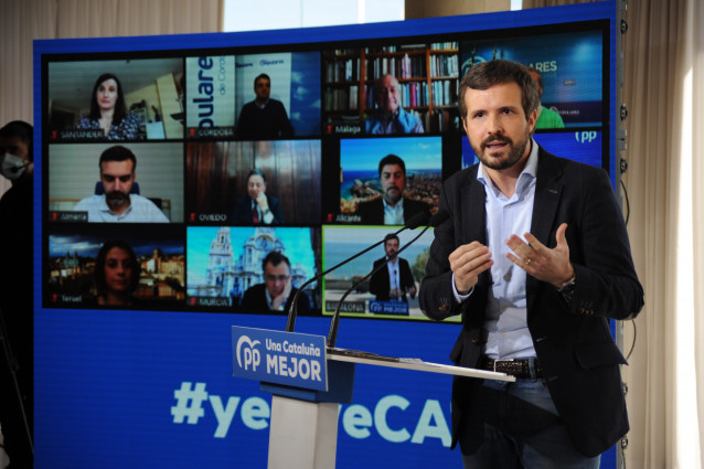 El presidente del PP, Pablo Casado interviene durante un acto de campaña con alcaldes en Badalona, Barcelona, Cataluña (España), a 31 de enero de 2021.