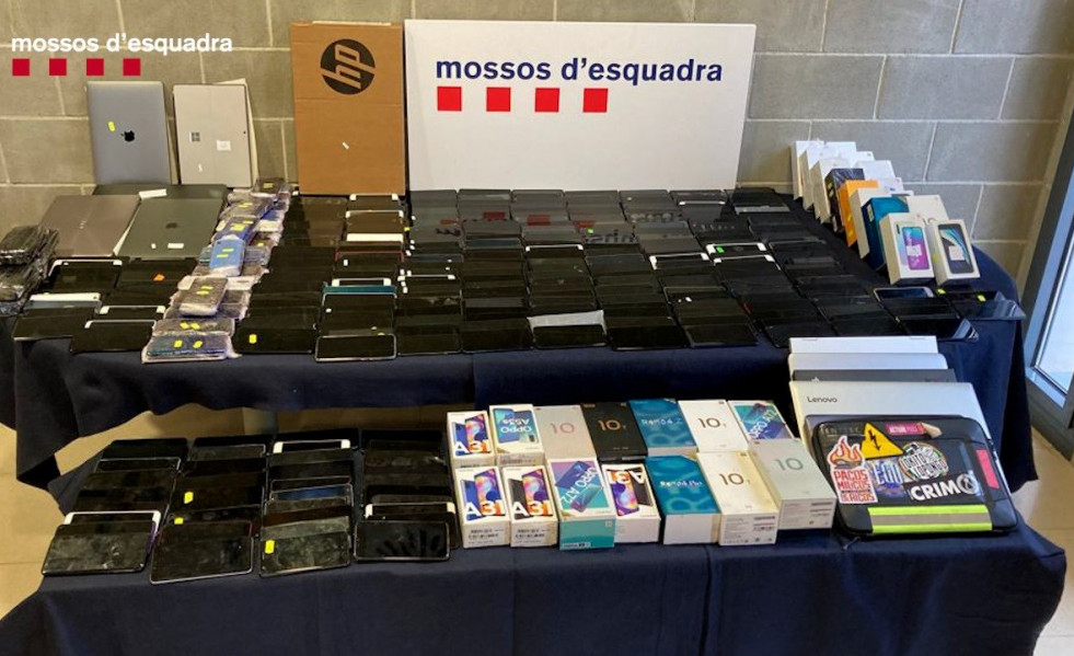 Dispositivos electrónicos robados y escondidos en Abrera (Barcelona)