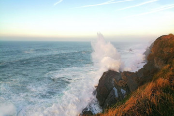 Archivo - Olas en la costa, una imagen de archivo.