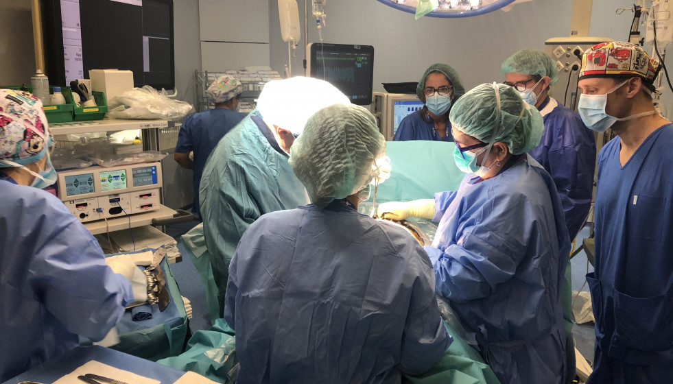 La Unidad Multidisciplinaria de Placenta Accreta ha llevado a cabo por primera vez en el Estado una operación de este tipo en quirófano híbrido, según ha informado el Hospital Vall d'Hebron de Bar