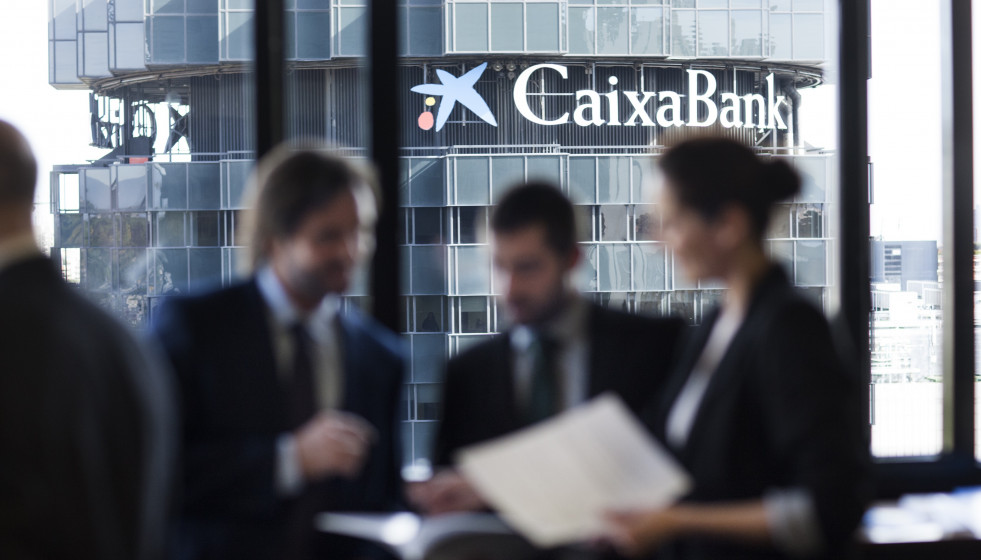 Archivo - CaixaBank lidera las emisiones de bonos verdes, sociales y sostenibles en España y Portugal