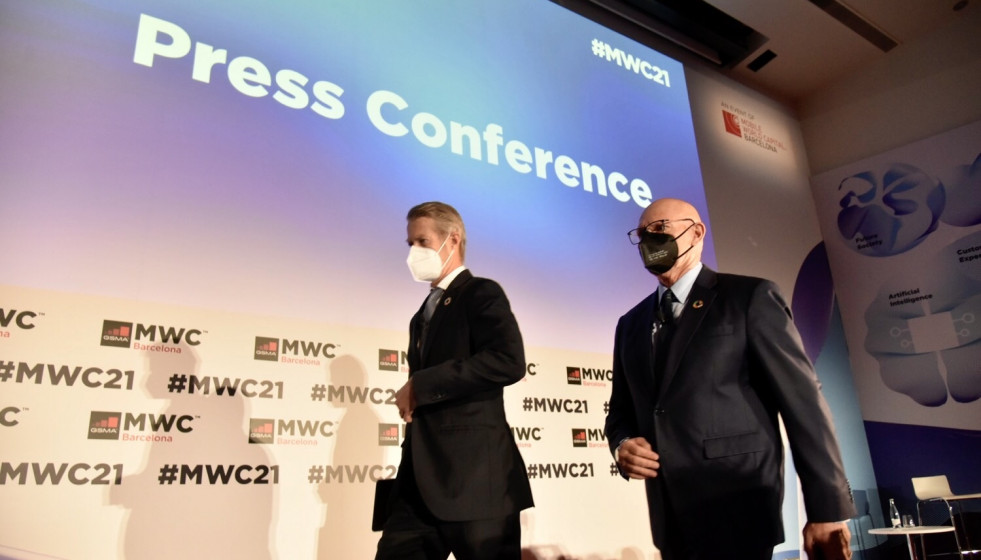El director general de la GSMA, Mats Granryd, y el director general de la GSMA Limited, John Hoffman, este jueves en Barcelona