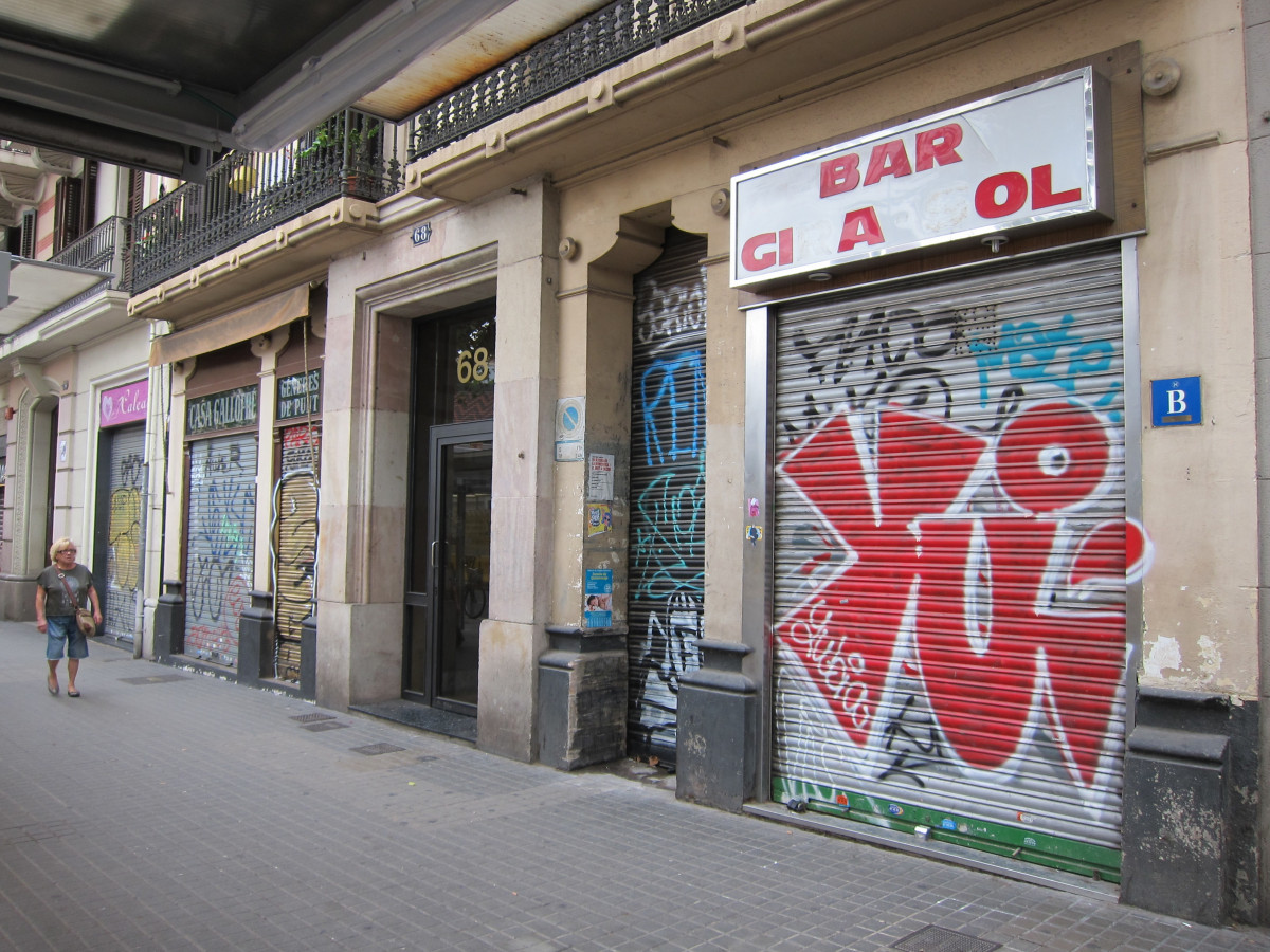 Archivo - Imagen de archivo de tiendas cerradas  en Barcelona