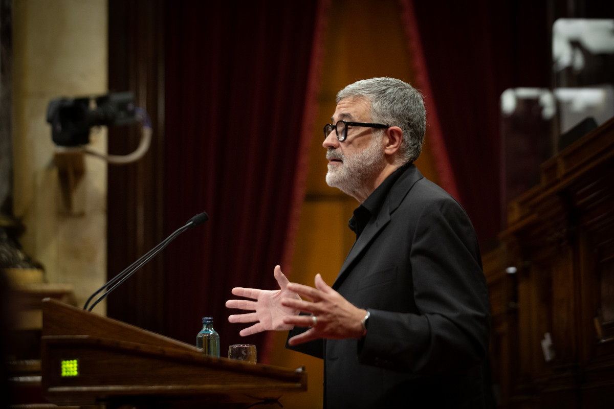 Archivo - El diputado de la CUP en el Parlament, Carles Riera, en el pleno del Parlament.