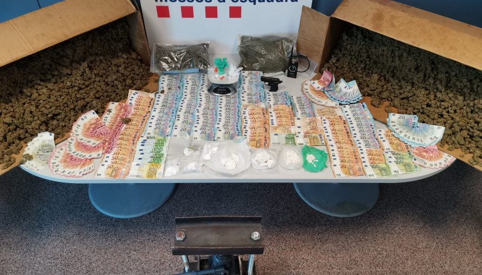 Imagen del material incautado por los Mossos d'Esquadra