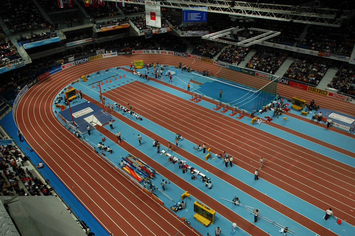 Pista De Atletismo En Un Polideportivo Municipal De Madrid