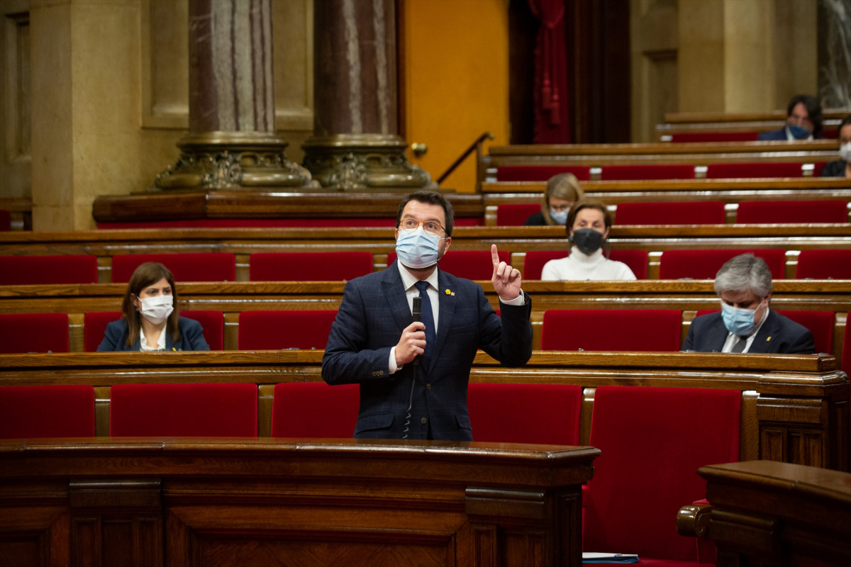 El vicepresidente de la Generalitat, Pere Aragones, interviene durante la sesión ordinaria del Pleno del Parlament, en Barcelona (España), a 18 de noviembre de 2020. La sesión de este miércoles ha