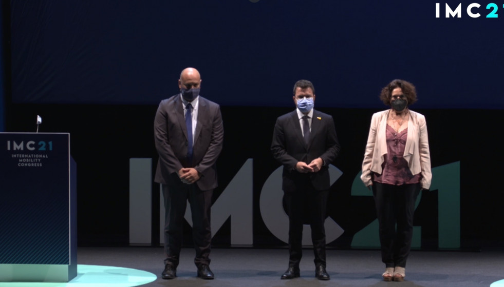 El director del International Mobility Congress (IMC21), Joan Serra, el presidente de la Generalitat, Pere Aragonès, y la alcaldesa de Sitges (Barcelona), Aurora Carbonell