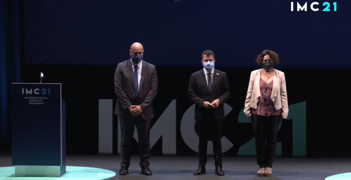 El director del International Mobility Congress (IMC21), Joan Serra, el presidente de la Generalitat, Pere Aragonès, y la alcaldesa de Sitges (Barcelona), Aurora Carbonell