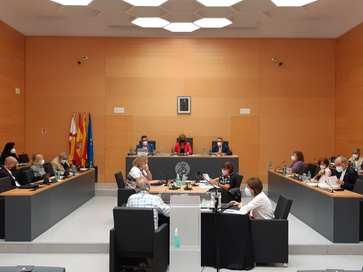 El pleno del Ayuntamiento de L'Hospitalet de Llobregat (Barcelona) ha aprobado de forma inicial - la propuesta de ordenanzas fiscales y tasas para el 2022.