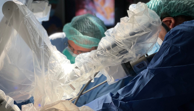 El Hospital de Bellvitge extrae la primera costilla con cirugía robótica y una incisión