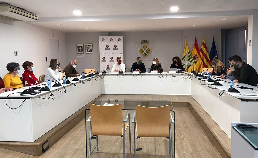 Encuentro entre representantes de Abrera, Castellví de Rosanes, Esparreguera, Martorell y Olesa de Montserrat con la diputada del área de Igualdad y Sostenibilidad Social, Lluïsa Moret; y el diputado delegado de Salud Pública y Consumo, Jesús Naharro