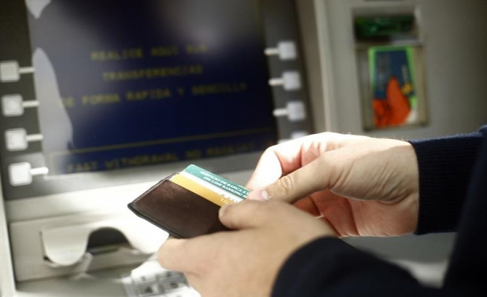 Archivo - Cajero de banco